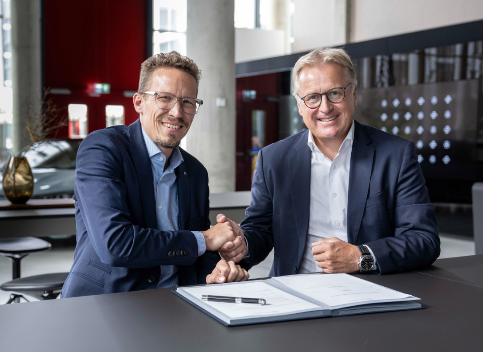 FUCHS and Mercedes-Benz Extend Strategic Business Partnership