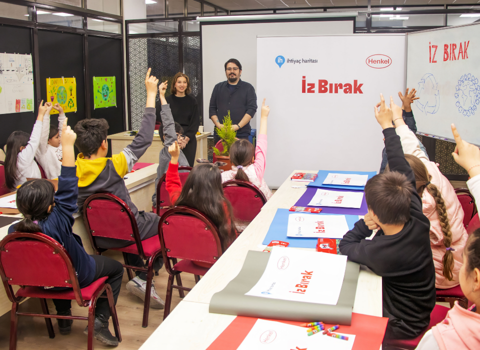 Türk Henkel’in “İz Bırak” Projesi Bu Yıl İzmirli Çocuklarla Buluşuyor