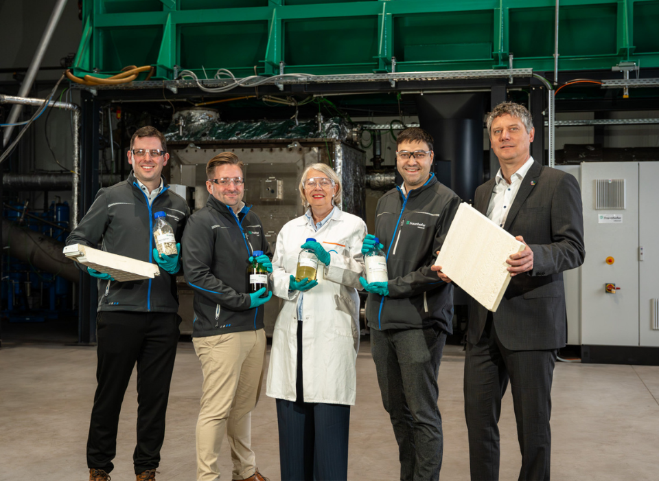 Covestro and Fraunhofer UMSICHT Sign Agreement for Intelligent Pyrolysis Recycling Pilot Plant
